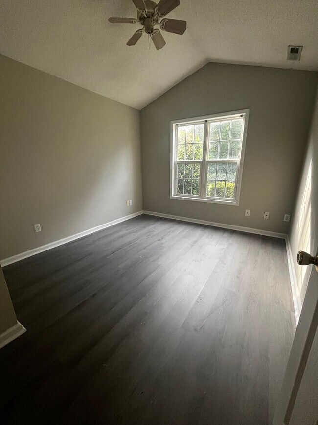 Foto del edificio - Paddock Place Apartments