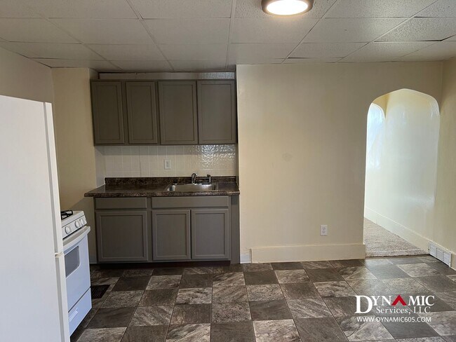 Foto del edificio - 612 W 11th St