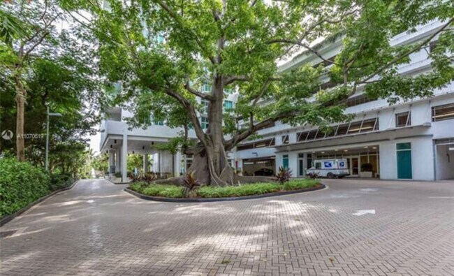 Foto del edificio - 1871 NW South River Dr