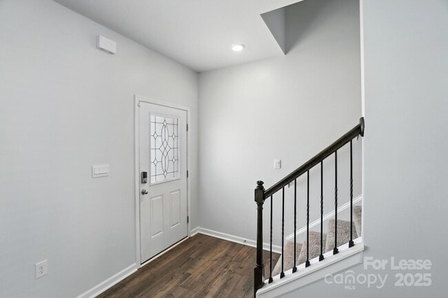 Building Photo - 4033 Lampasas Ln