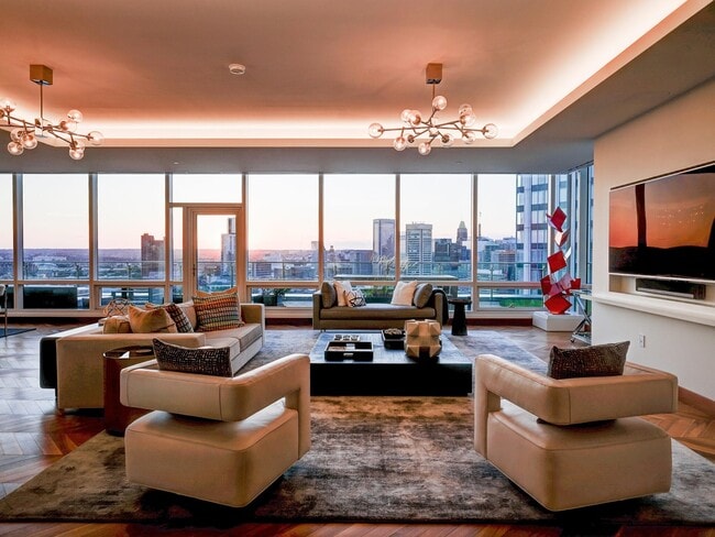 Building Photo - 300 International Drive