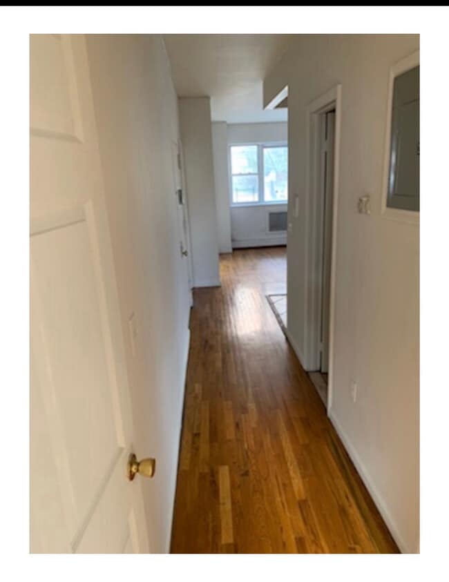 Foto del edificio - 806 E 216th St