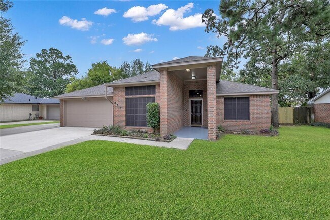Building Photo - 225 Oak Hollow Dr