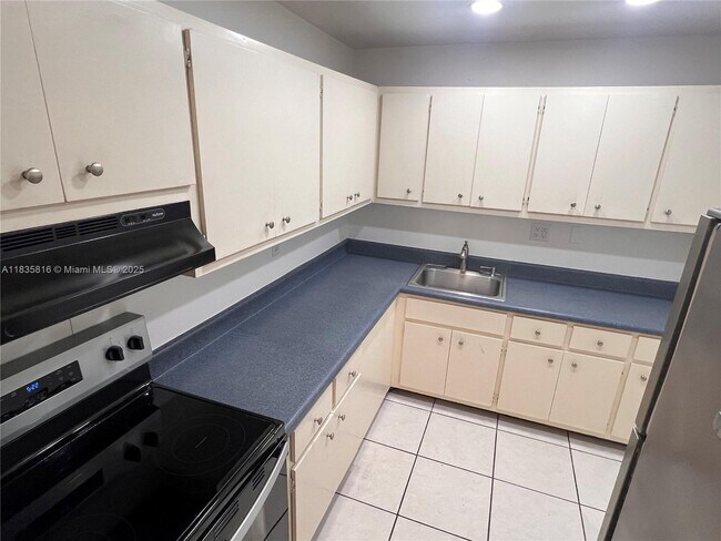 Foto del edificio - 7727 SW 86th St