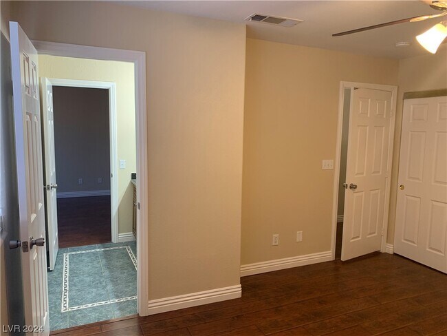 Building Photo - 8441 Bay Point Dr