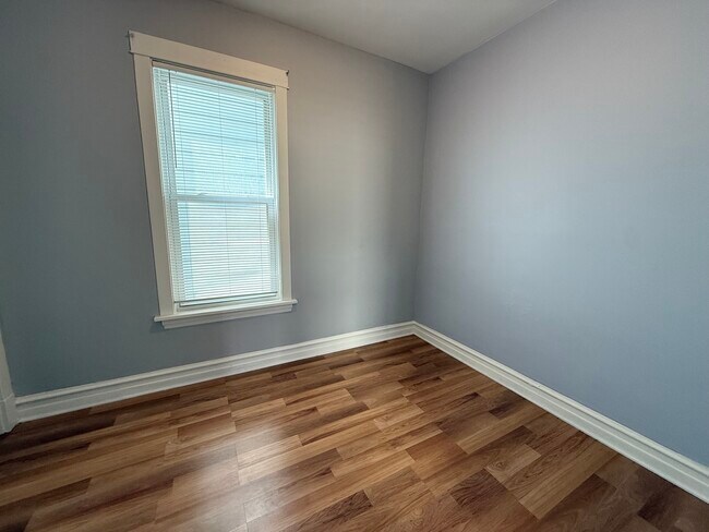 Foto del edificio - 2943 N Allen Ave