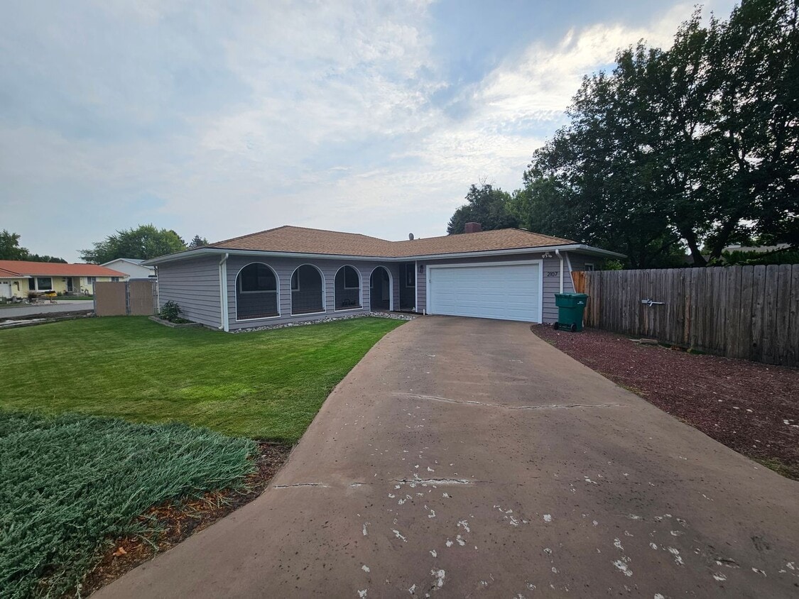 Foto principal - Beautifully Remodeled Home in the Valley