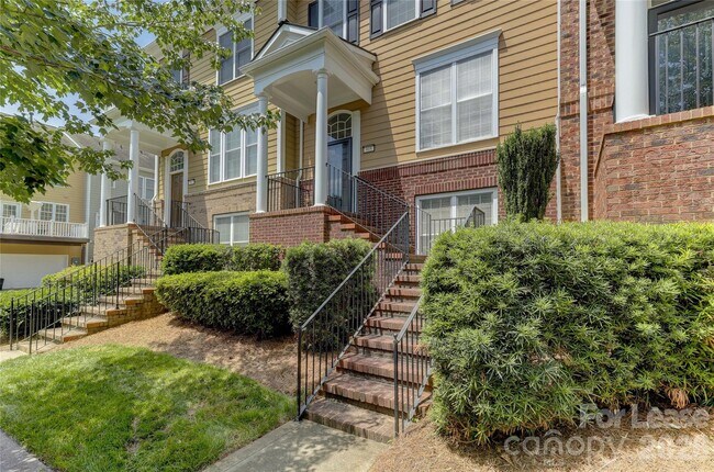 Building Photo - 905 Lyndley Dr