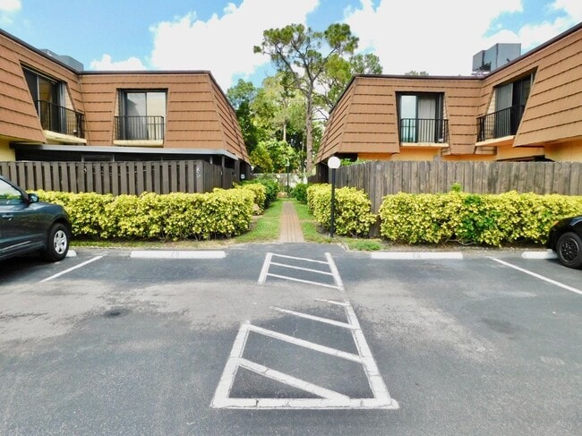 Building Photo - 4155 Turnberry Cir