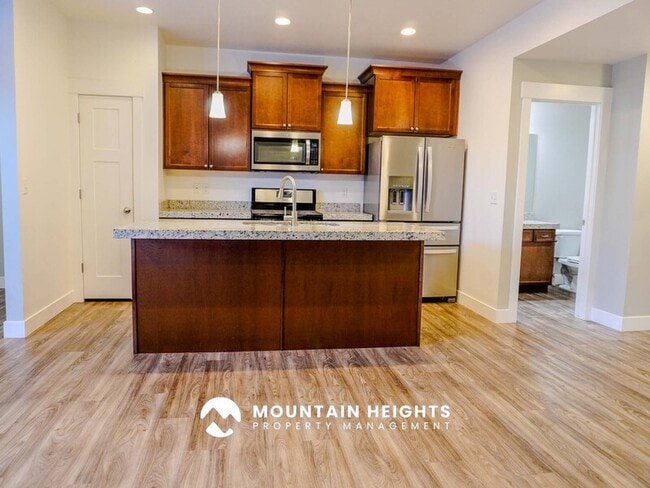 Foto del edificio - 824 Newfield Dr