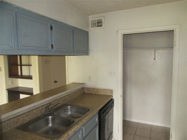 Foto del edificio - 13611 Ravensway Dr