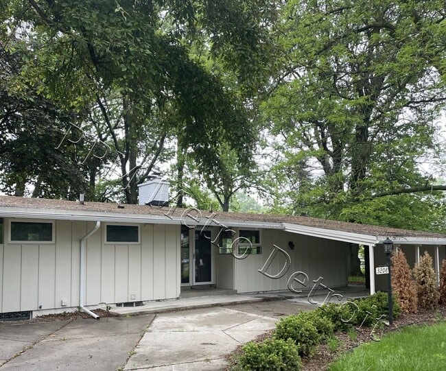 Building Photo - 3208 W Webster Rd