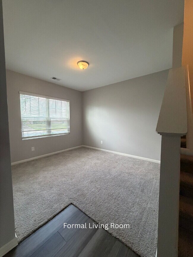 Foto del edificio - Spacious 5BR Home with Loft in Swim Community