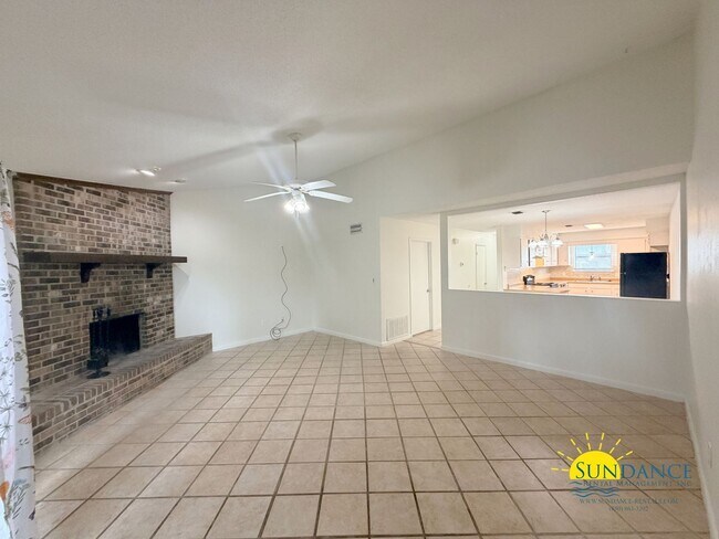 Foto del edificio - Beautiful 2 Bedroom townhome in Fort Walton Beach in between Hurlburt Field & Eglin Airforce Base!