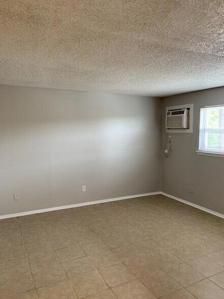 Foto del edificio - 210 Hendricks Blvd