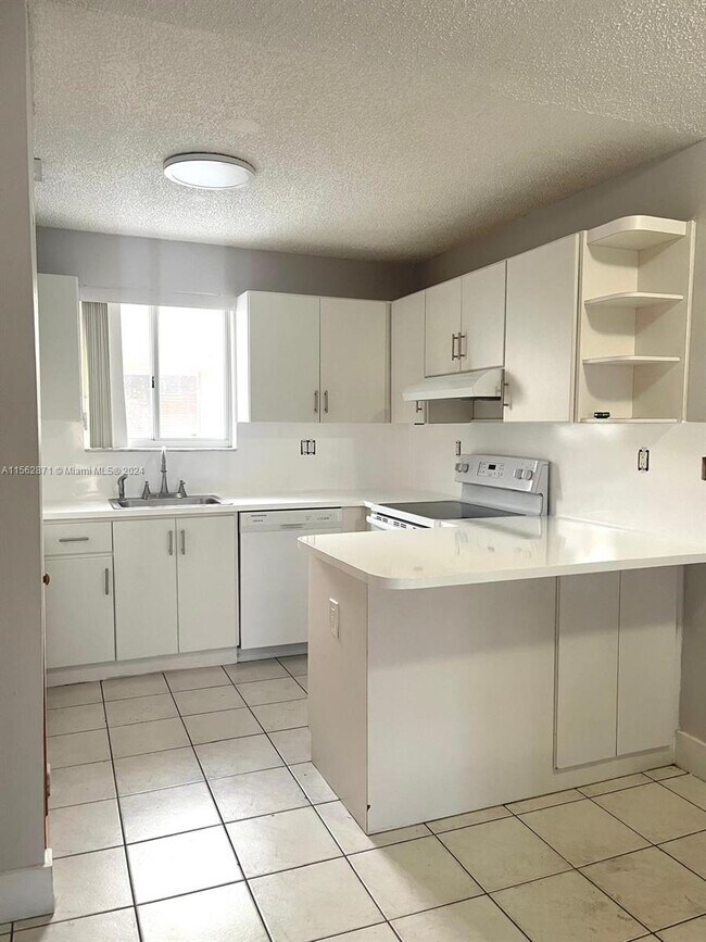 Foto del edificio - 3264 W 70th St