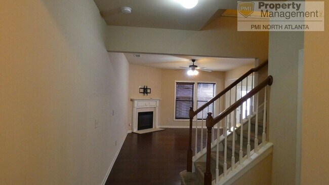 Building Photo - Great Lawrenceville Townhome
