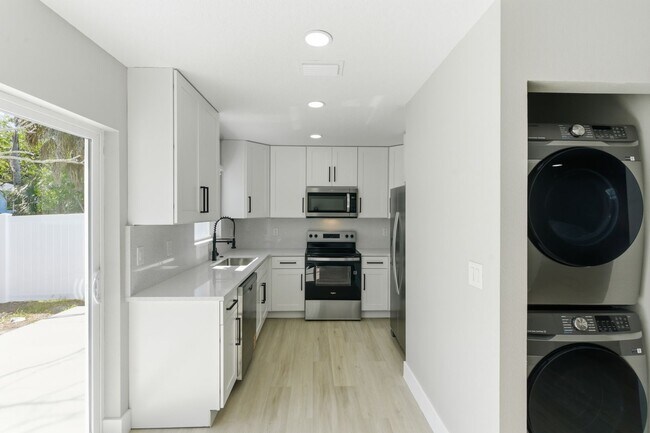 Building Photo - Top Shelf Aquisitions