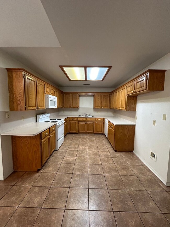 Building Photo - 427 Rudy Rd
