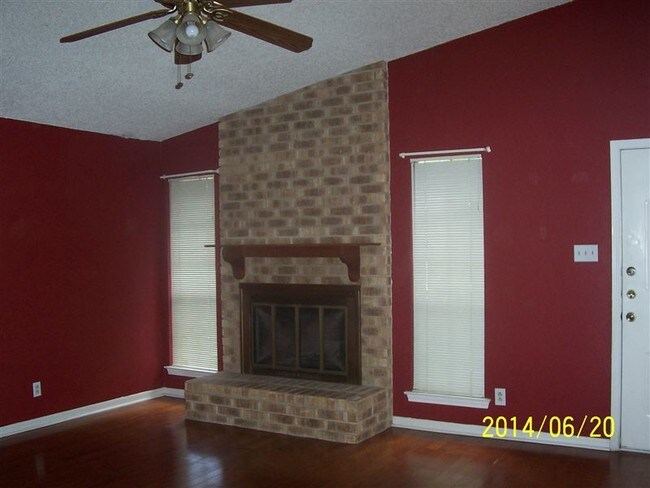 Building Photo - 617 Frontier Trl