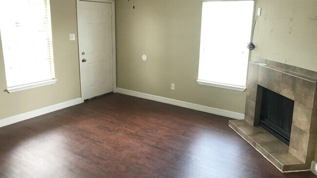 Building Photo - 7535 Fallbrook Dr