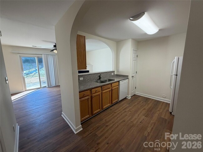 Building Photo - 7499 Bluff Point Ln