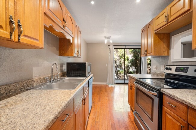Building Photo - Totem Lake Condo For Rent!
