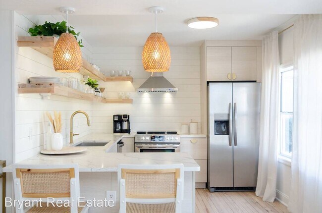 Foto del edificio - 4 br, 2 bath House - 6 Sunset Avenue Unit C