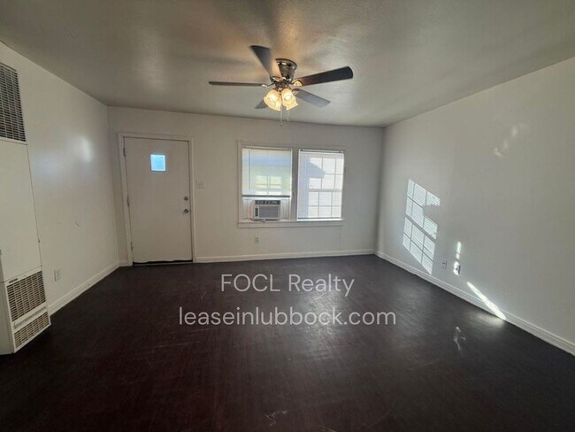 Foto del edificio - 2 bedroom, 1 bath - Large back yard