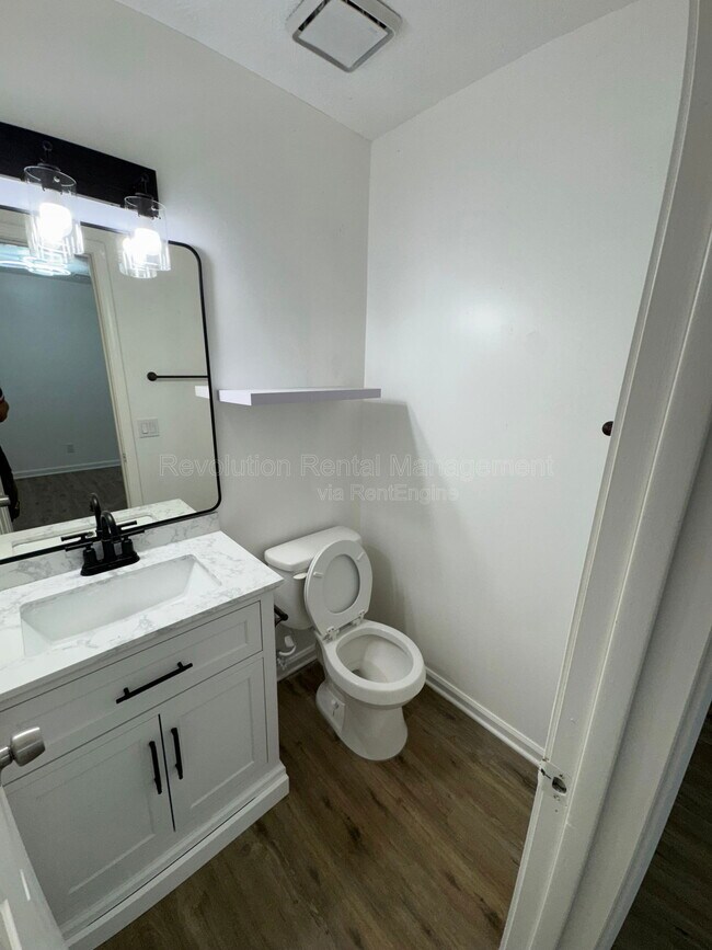 Foto del edificio - 1301 Sweet Pine Dr