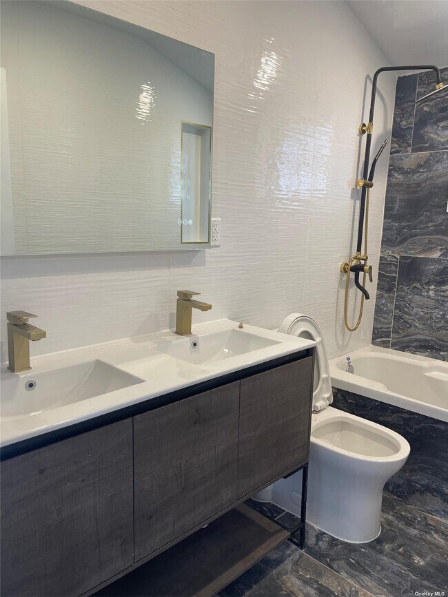 Foto del edificio - 99-15 157th Ave