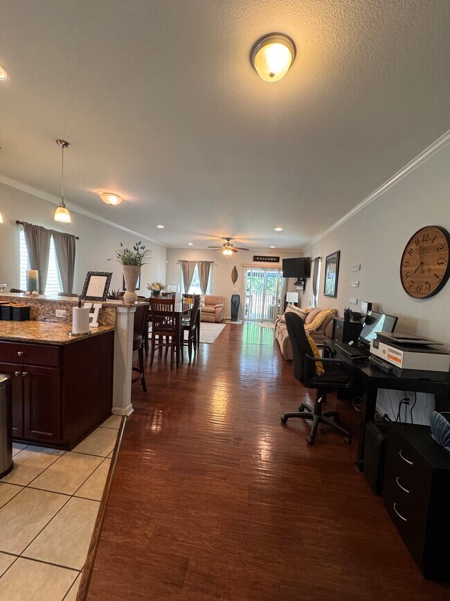Foto del edificio - 904 Cascade Blvd