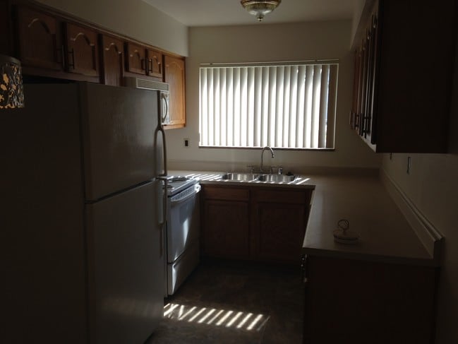 KITCHEN - 33300 Freedom Rd