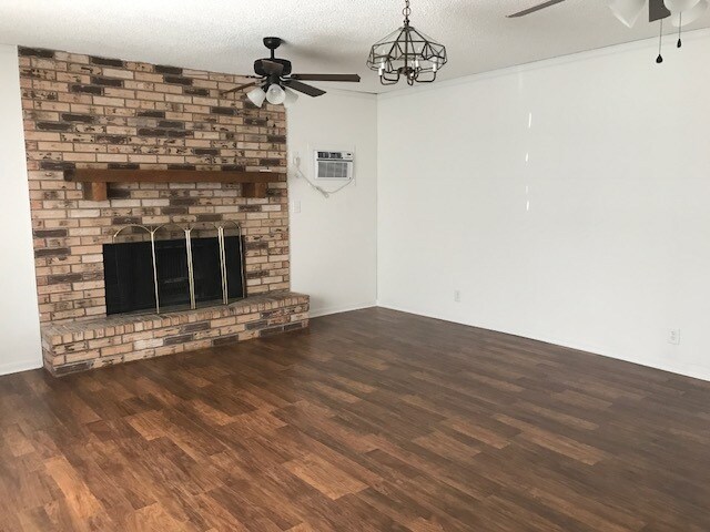 Segunda sala de estar - 4601 Hollandale Ave