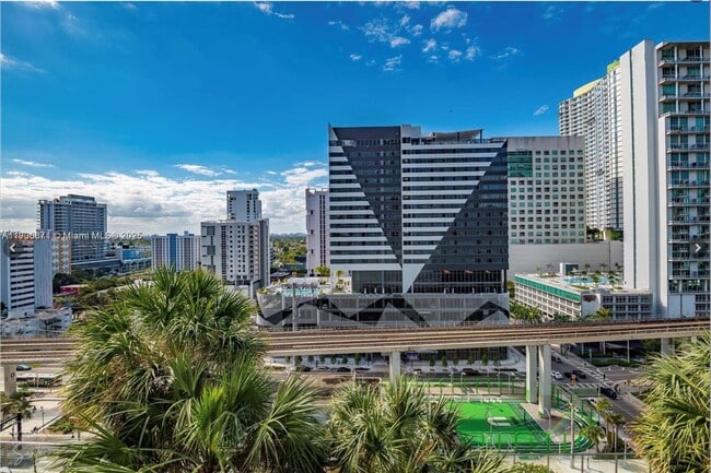 Foto del edificio - 88 SW 7th St