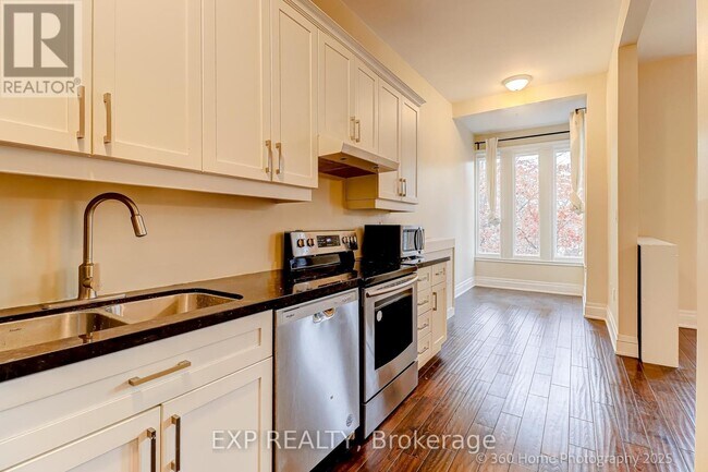 Photo du bâtiment - 328 Berkeley St