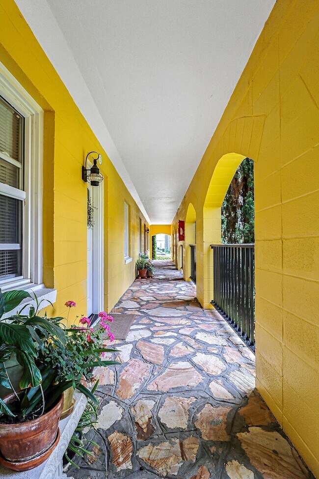 Building Photo - 425 26th Street, Unit 9