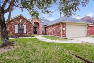 Building Photo - 204 Green Cedar Dr