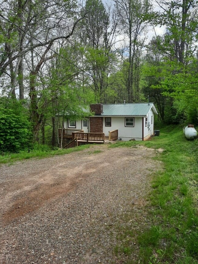Foto del edificio - $1,500 - 2 Bedroom 1.5 Bathroom Cottage on...