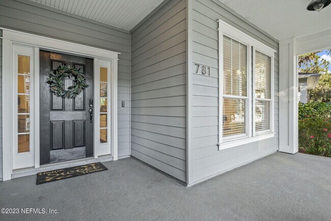 Foto del edificio - 781 Paradise Ln