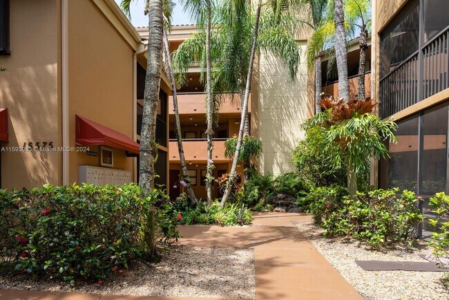 Foto del edificio - 15575 N Miami Lakeway