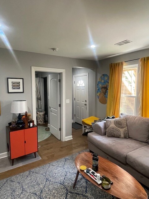 Foto del edificio - 2928 N Hamlin Ave