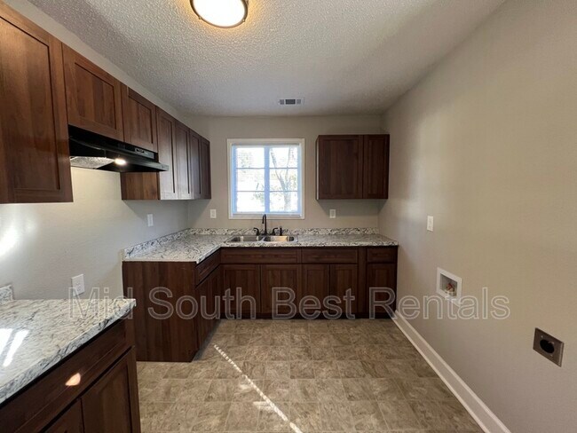 Foto del edificio - 1581 Rebecca St