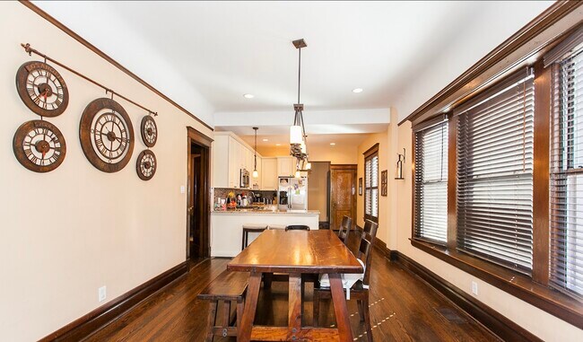 Foto del edificio - 3701 N Lakewood Ave