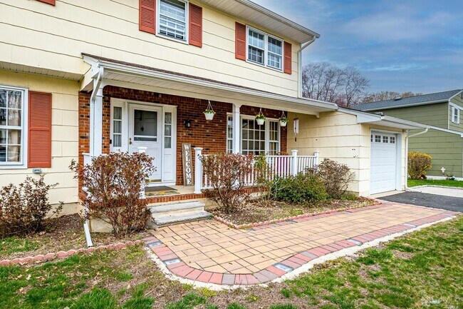 Building Photo - 42 Hillside Ave