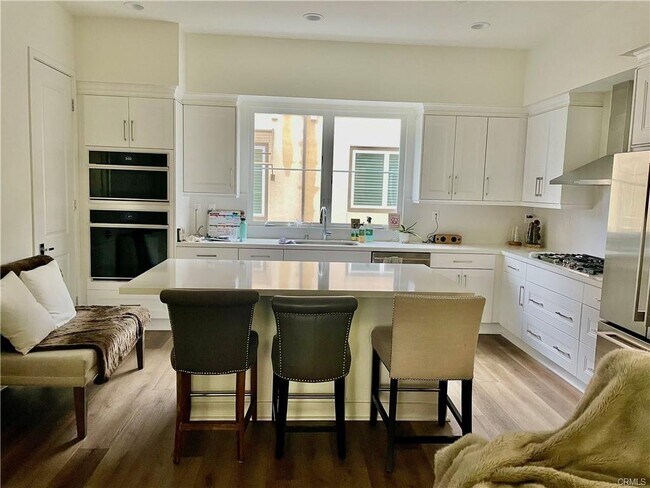 Foto del edificio - 1195 Doheny Way