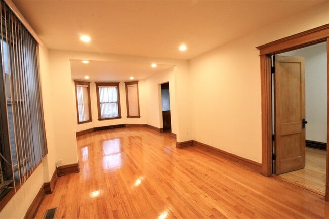 Building Photo - 3303 S Union Ave