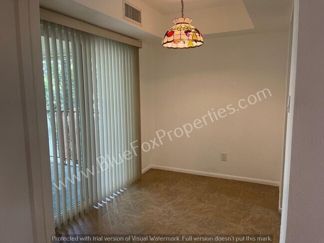 Foto del edificio - 1600 N Wilmot Rd