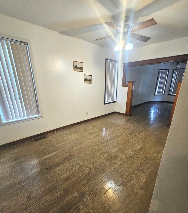 Foto del edificio - 5969 W Augusta Blvd