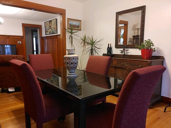 Front Room/Dining - 735 Amherst St